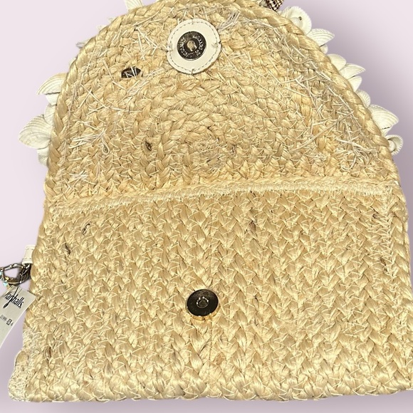 NWT Sigrid Olsen Tan Clutch with Sea Shell Embellishments - Picture 6 of 9